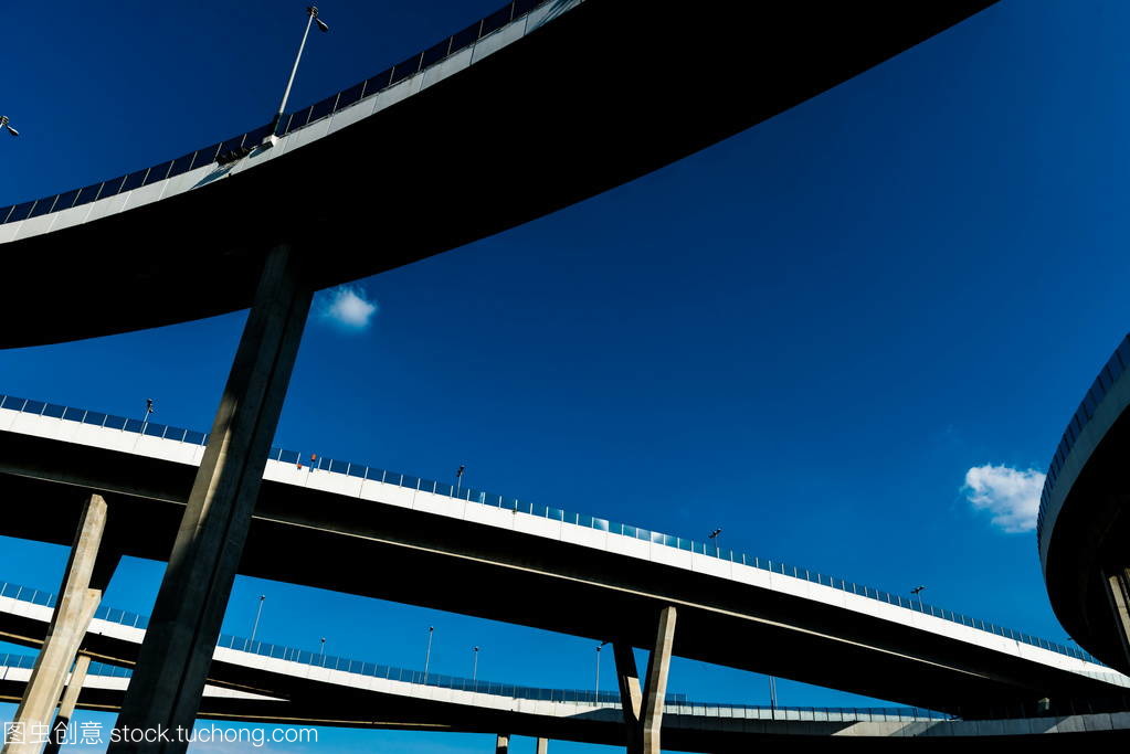 公路工程建筑的藝術 匝道剪影下的現代脈絡
